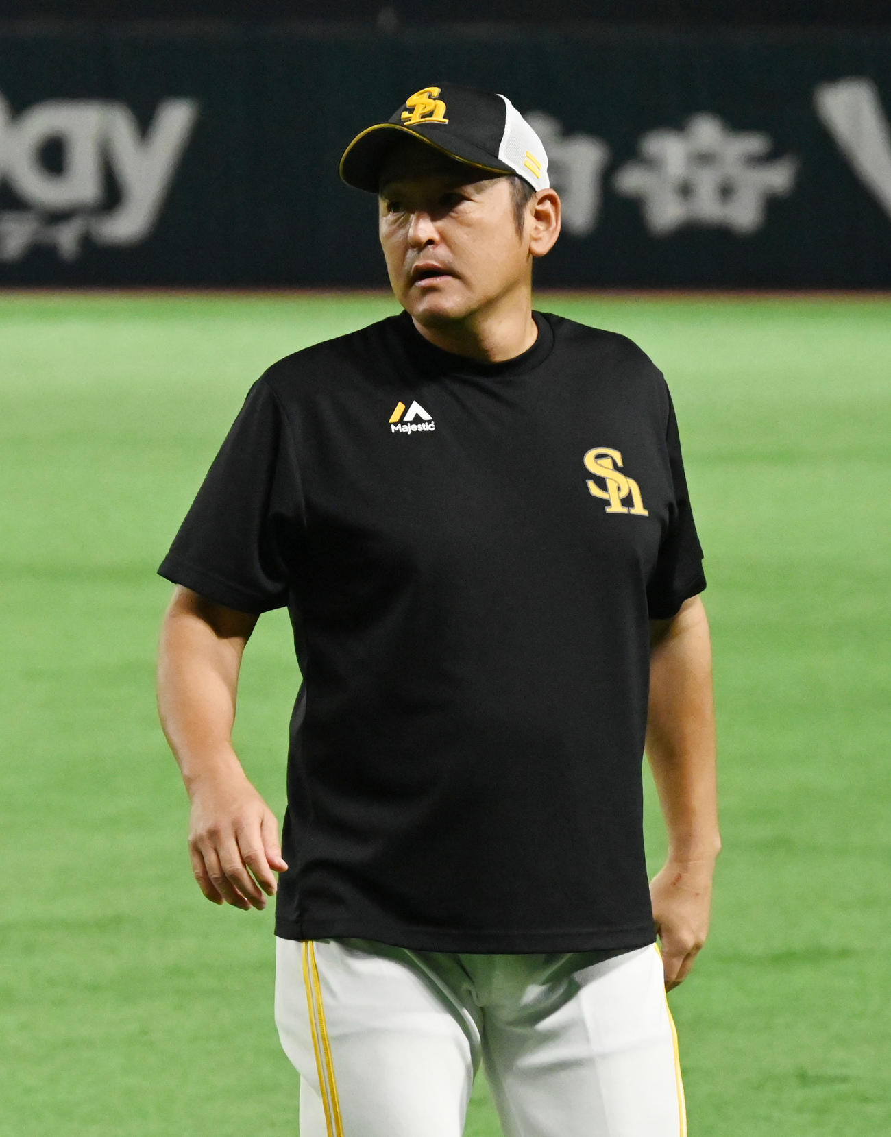 倉野信次コーチ（撮影・林敢治）