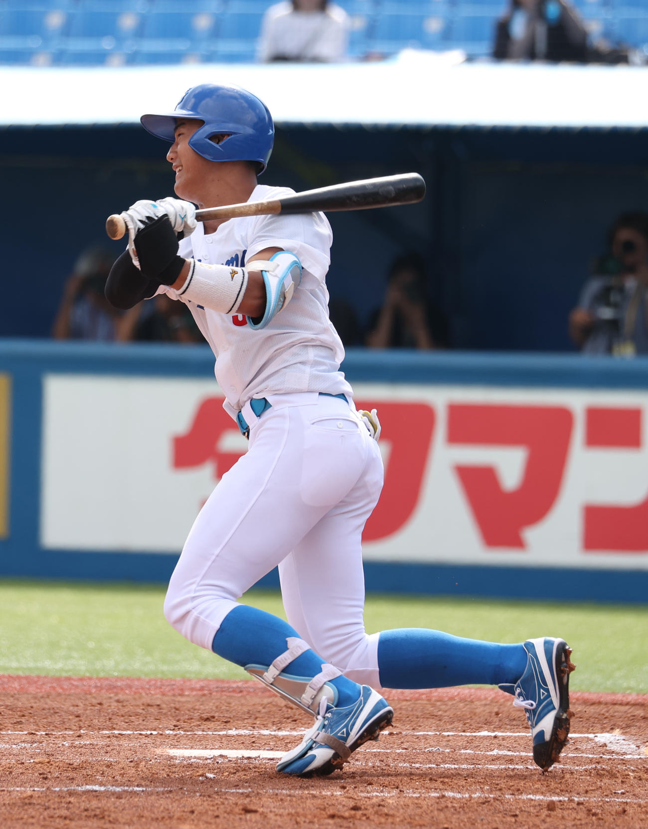 青学大対国学院大　1回表青学大2死二塁、西川は中前に適時打を放つ（撮影・柴田隆二）