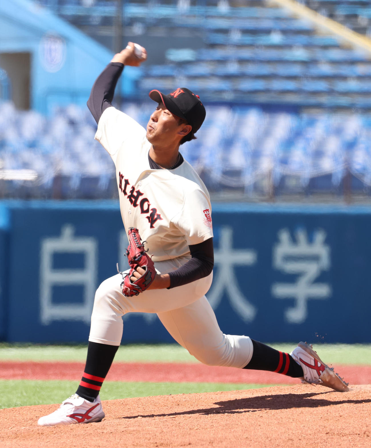 中大対日大　先発した日大・市川（撮影・柴田隆二）