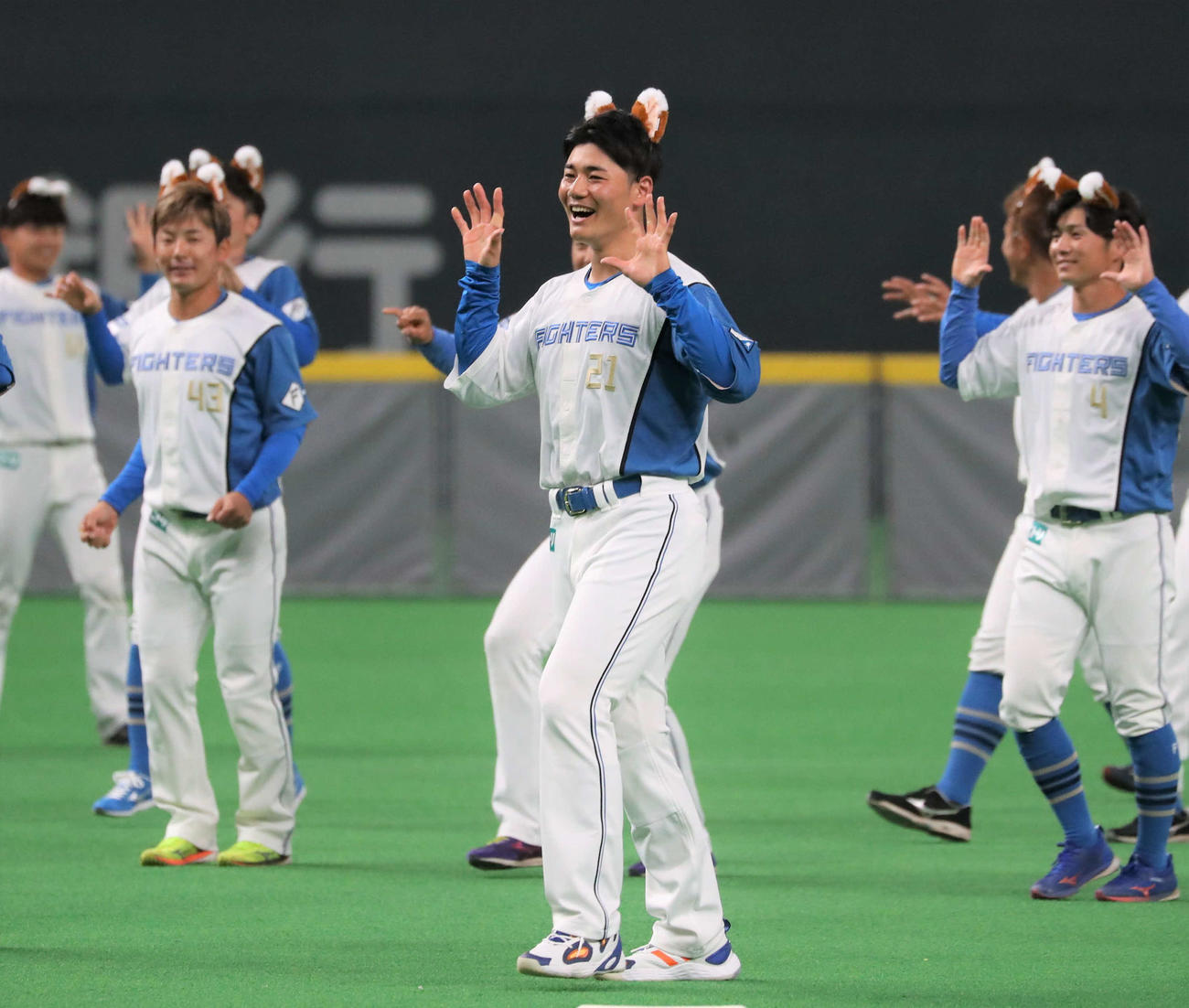 日本ハムファンフェスティバル2022　「きつねダンス」を踊る清宮幸太郎（2022年11月23日撮影）