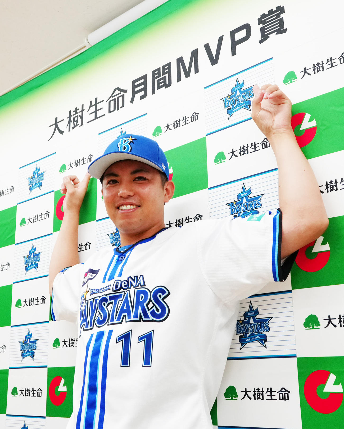月間MVP賞を受賞したDeNA東（撮影・江口和貴）