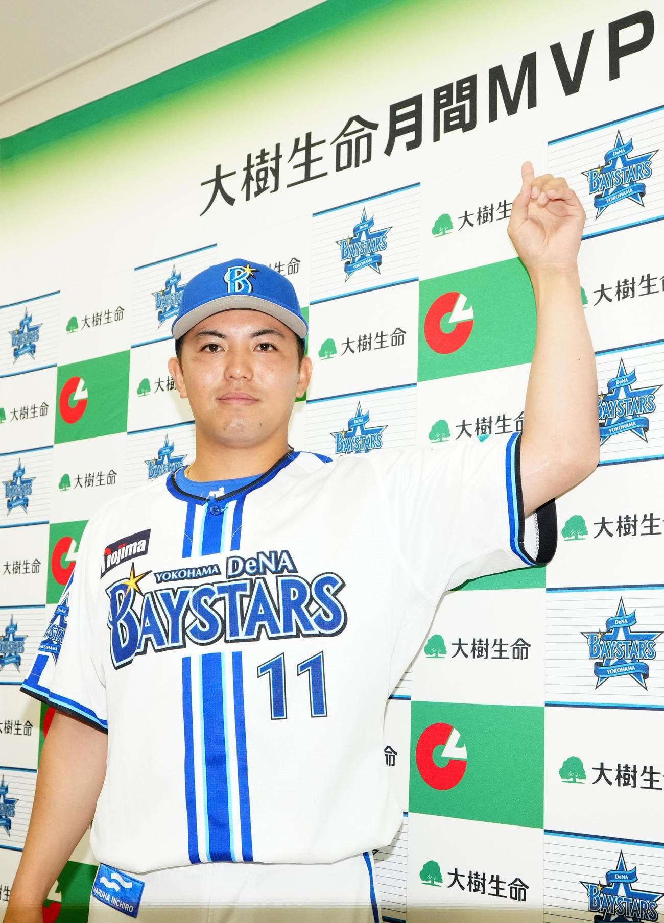 月間MVP賞を受賞したDeNA東（撮影・江口和貴）