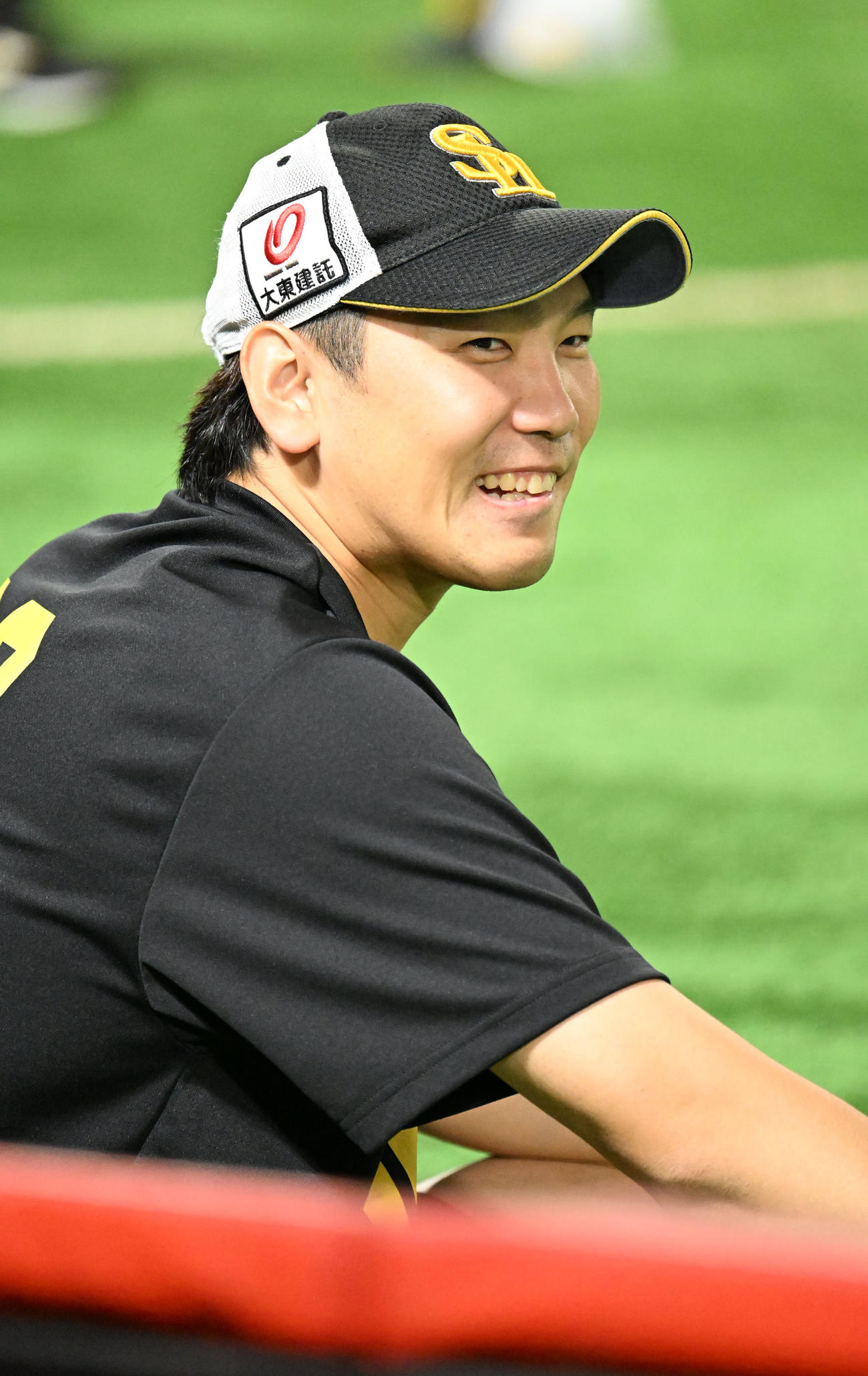 笑顔を見せる石川（撮影・林敢治）
