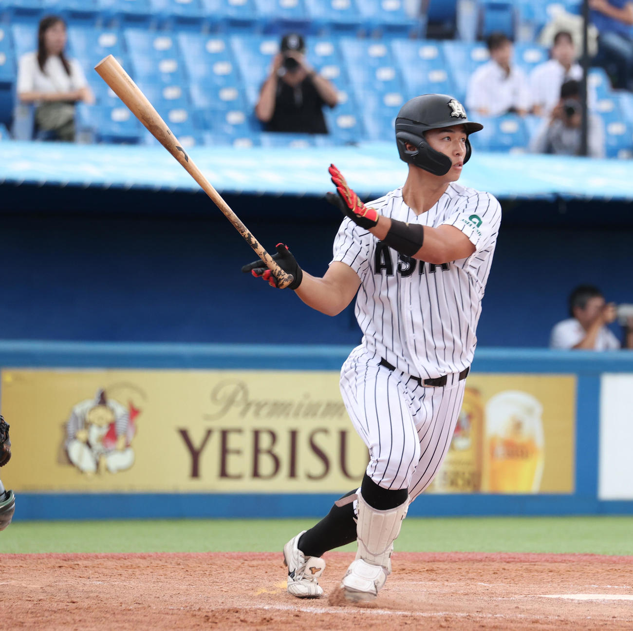 亜大対東農大　5回表亜大2死二塁、上原口は右前に適時打を放つ（撮影・柴田隆二）