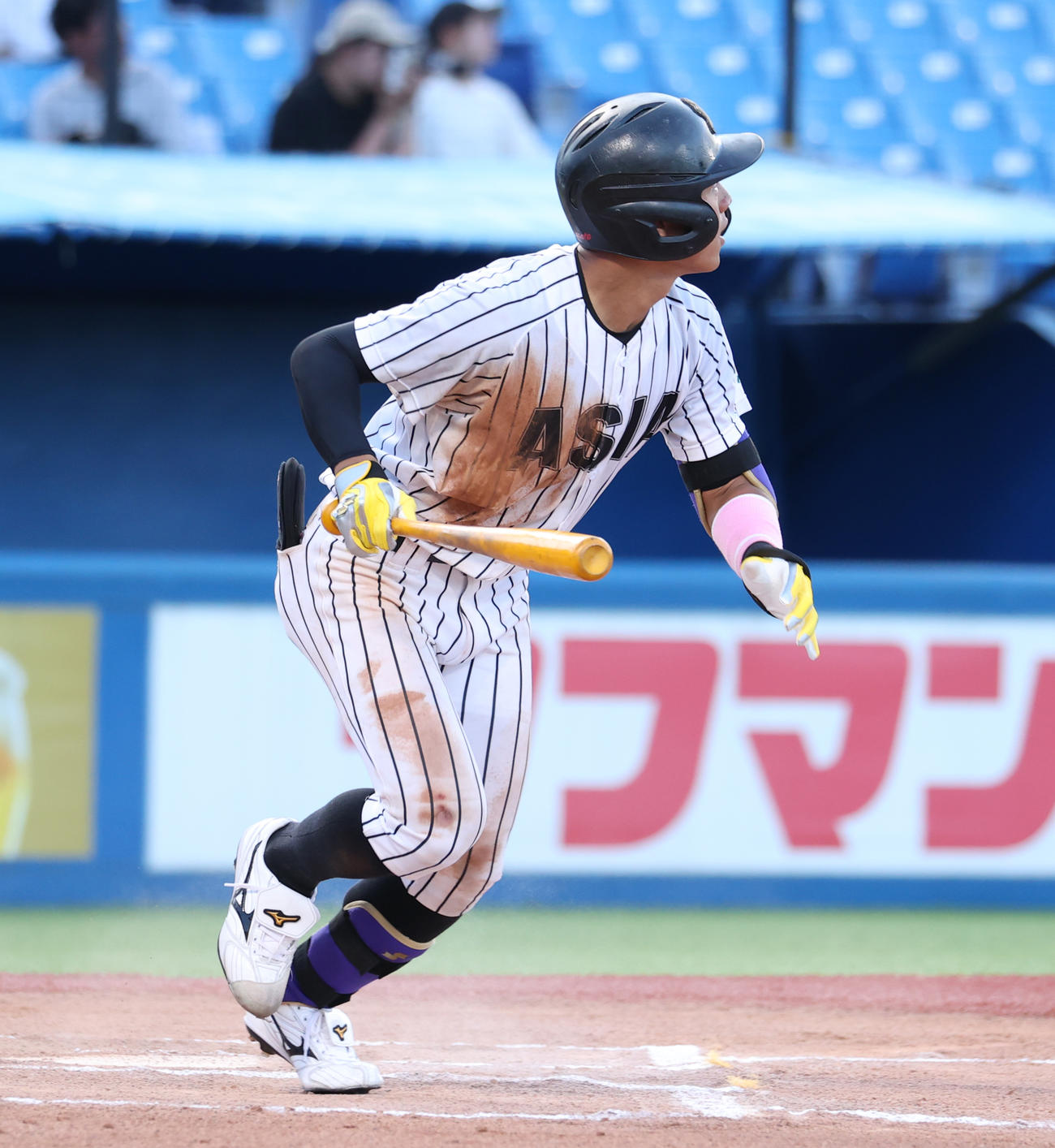 亜大対東農大　6回表亜大2死、山里は左越えに本塁打を放つ（撮影・柴田隆二）