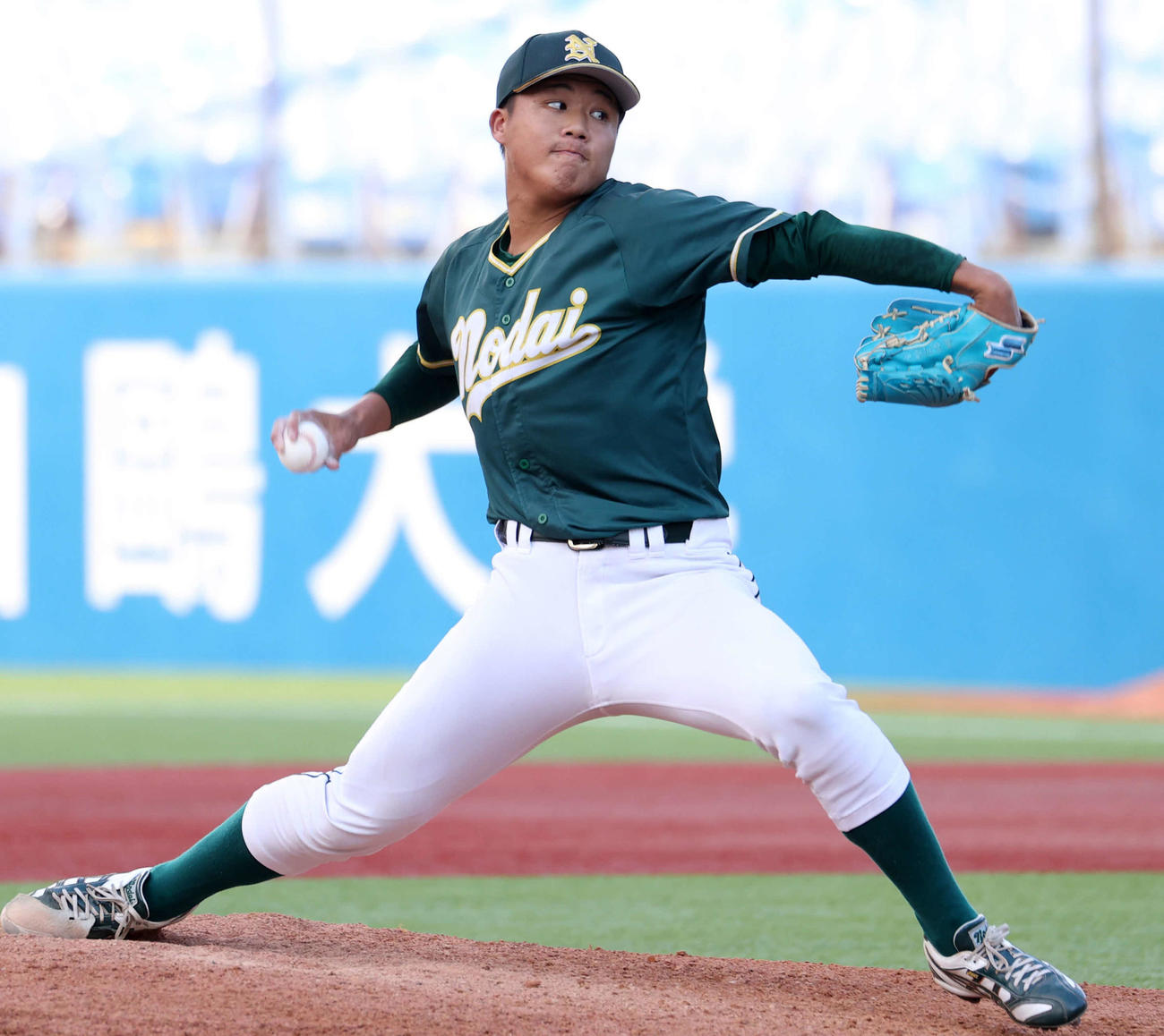 亜大対東農大　先発した東農大・長谷川（撮影・柴田隆二）