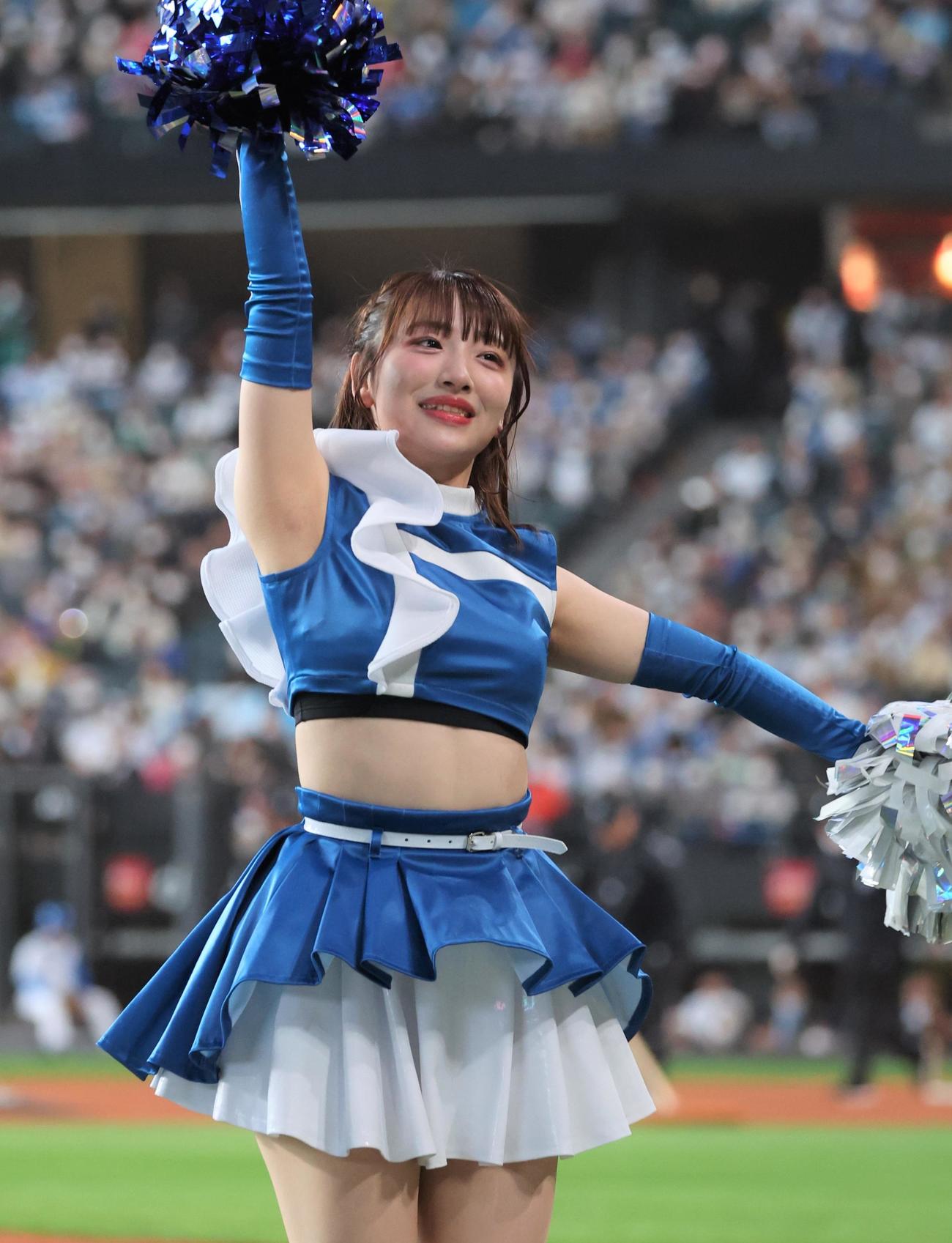 ダンスを踊るファイターズガールの田中心優