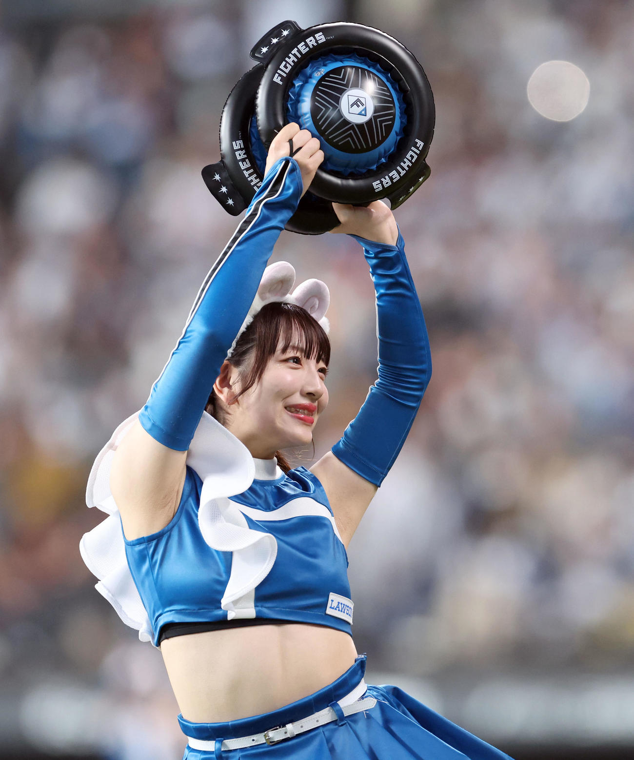 「ジンギスカンダンス」を踊るファイターズガールの田中心優