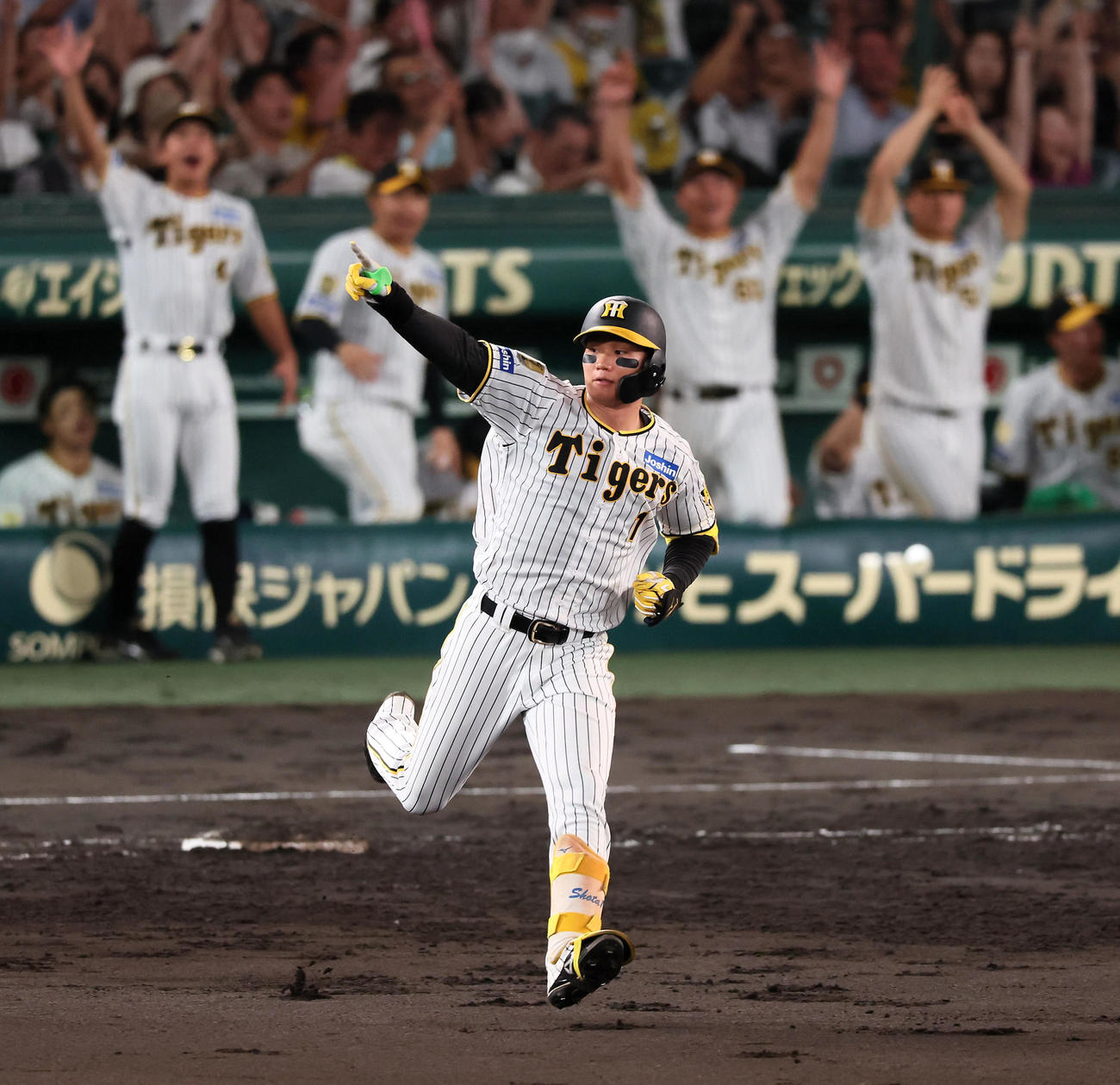 阪神対DeNA 5回裏阪神1死、森下は左越えソロ本塁打を放ち勝ち越しに成功（撮影・加藤哉）