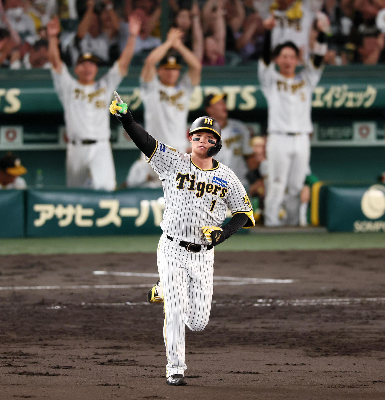 阪神対DeNA 5回裏阪神1死、森下は左越えソロ本塁打を放ち勝ち越しに成功（撮影・加藤哉）