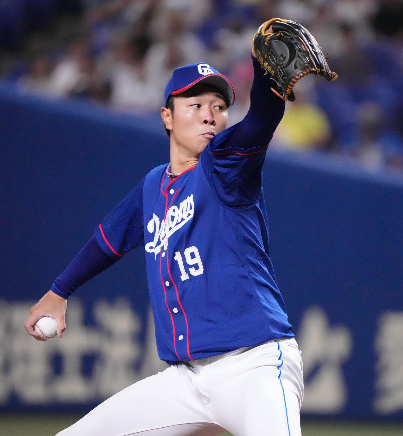 中日対ヤクルト　1回表、登板する中日先発の高橋宏（撮影・森本幸一）
