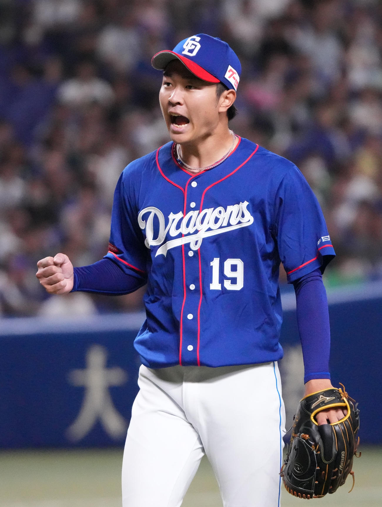 中日対ヤクルト　8回表ヤクルト2死、村上を遊ゴロに仕留めガッツポーズをする高橋宏（撮影・森本幸一）