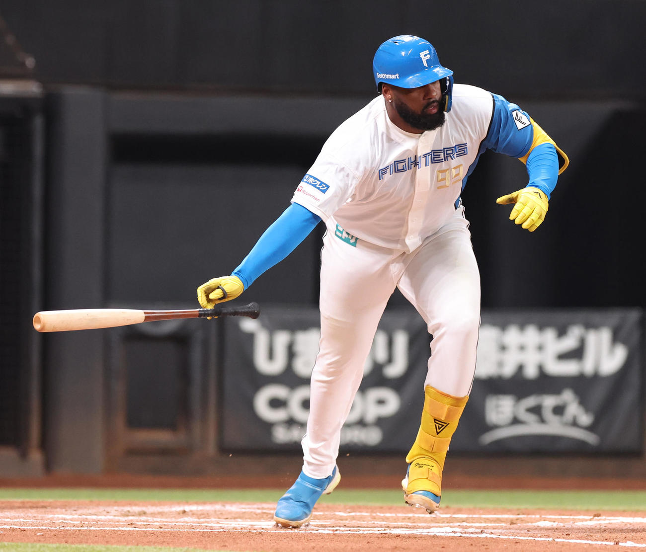 日本ハム対西武　7回裏日本ハム無死、レイエスは右前打を放つ（撮影・佐藤翔太）
