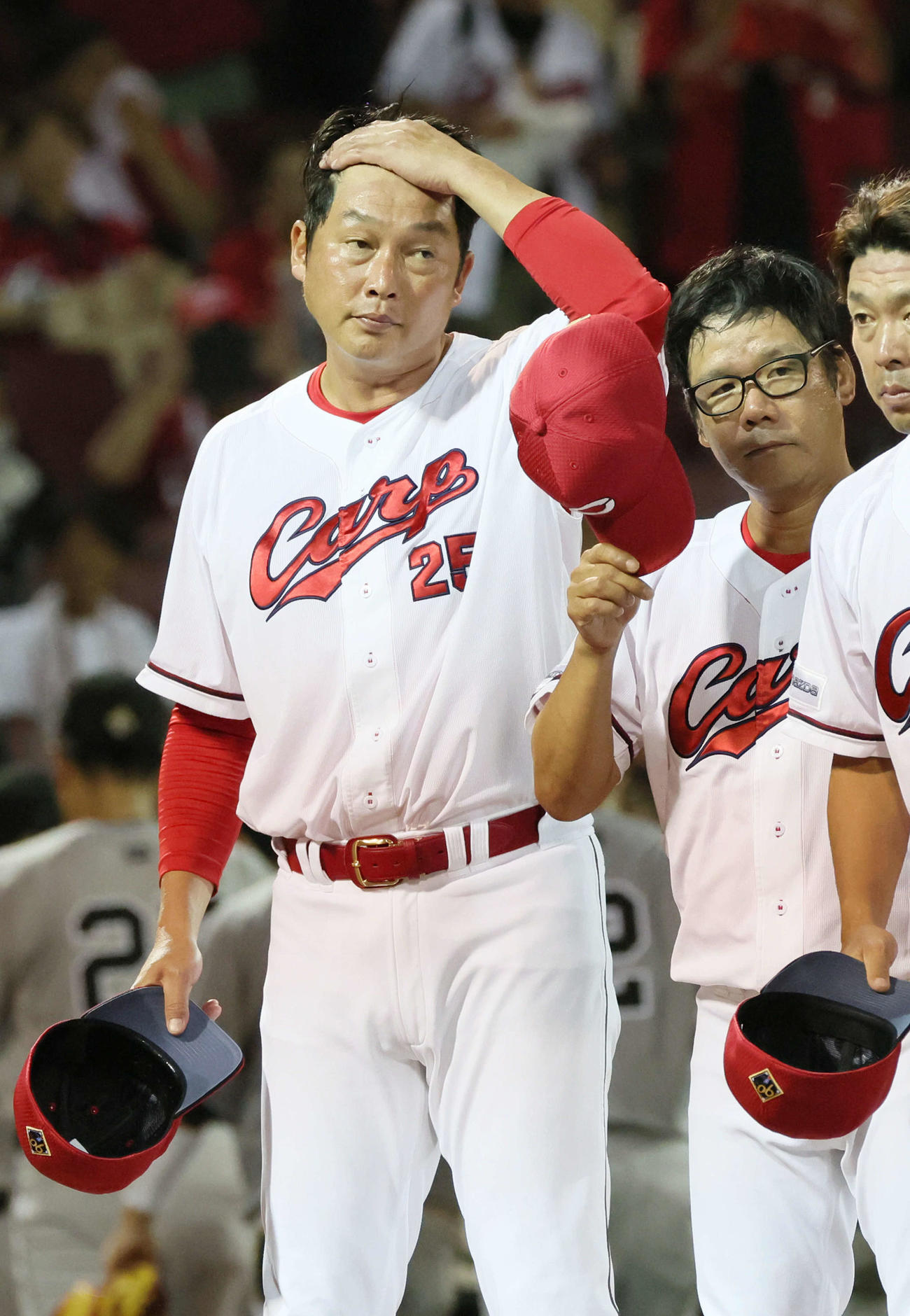 広島対巨人　巨人に敗れた新井監督（撮影・加藤孝規）
