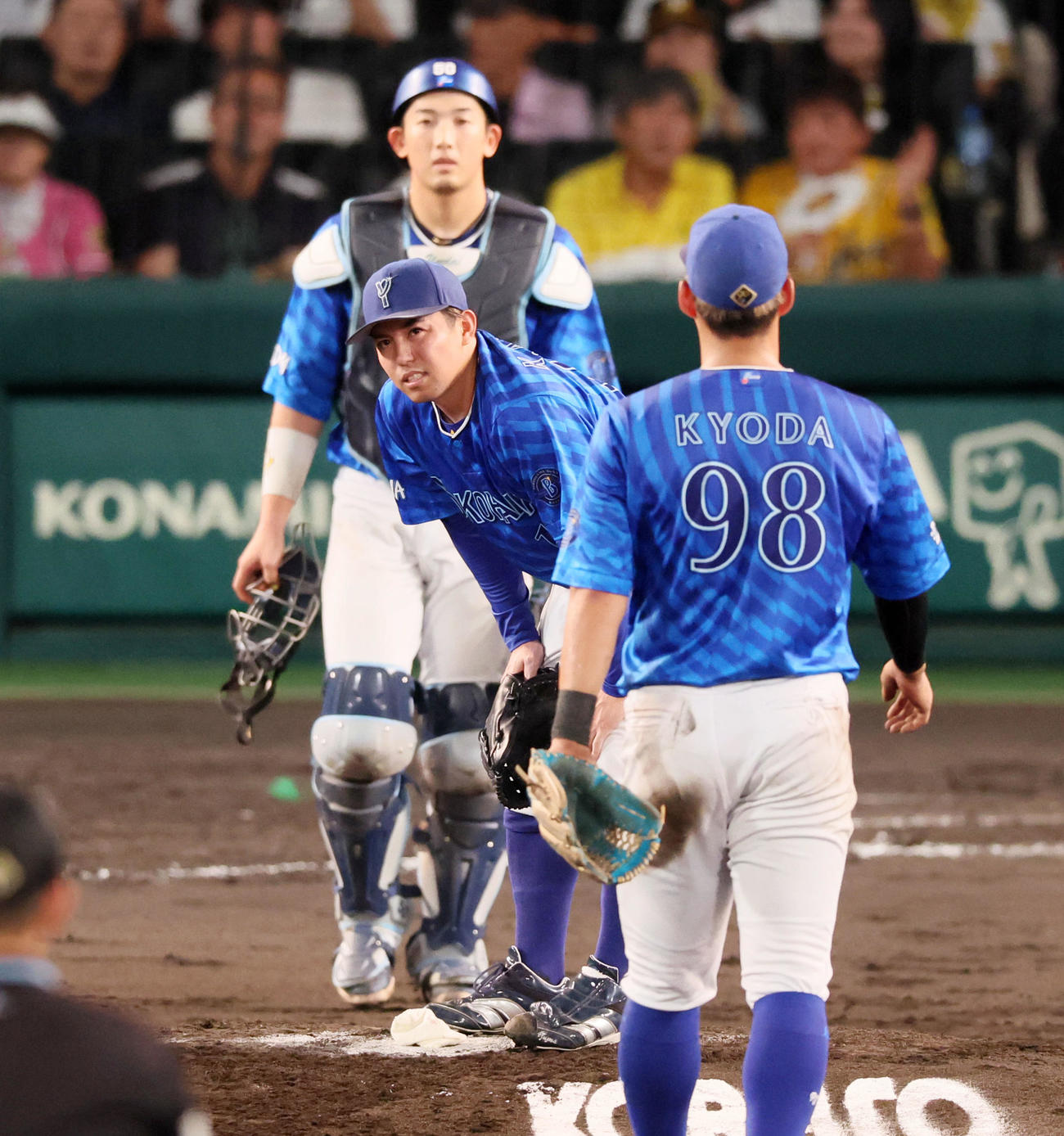 阪神対DeNA 6回裏阪神無死満塁、東は打者中野を迎えた所で降板となる（撮影・加藤哉）