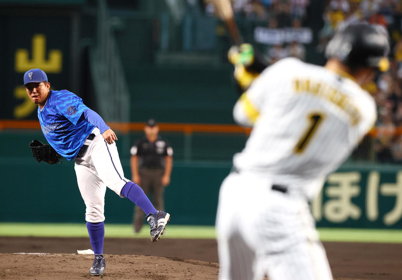 阪神対DeNA 1回裏阪神2死、東は森下を空振り三振に仕留める（撮影・上山淳一）