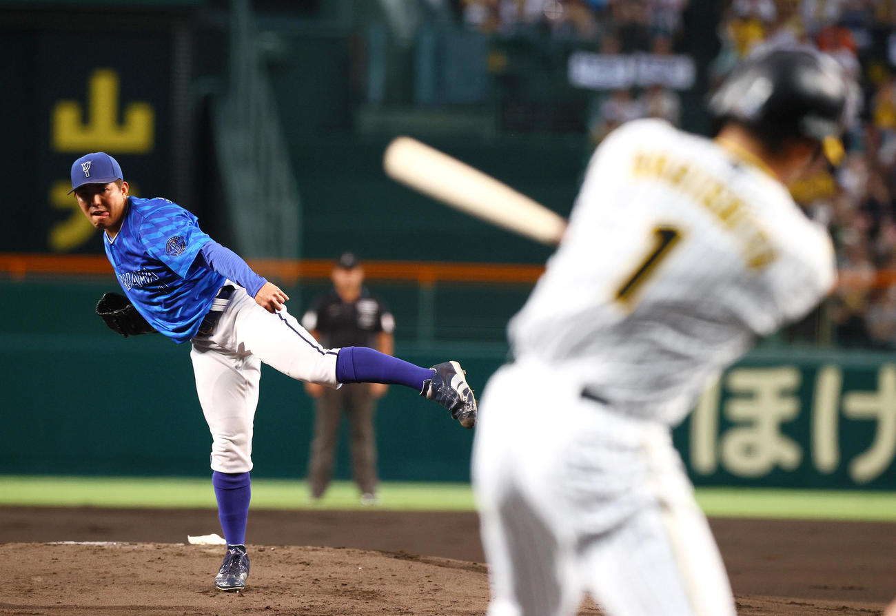 阪神対DeNA 1回裏阪神2死、東は森下を空振り三振に仕留める（撮影・上山淳一）