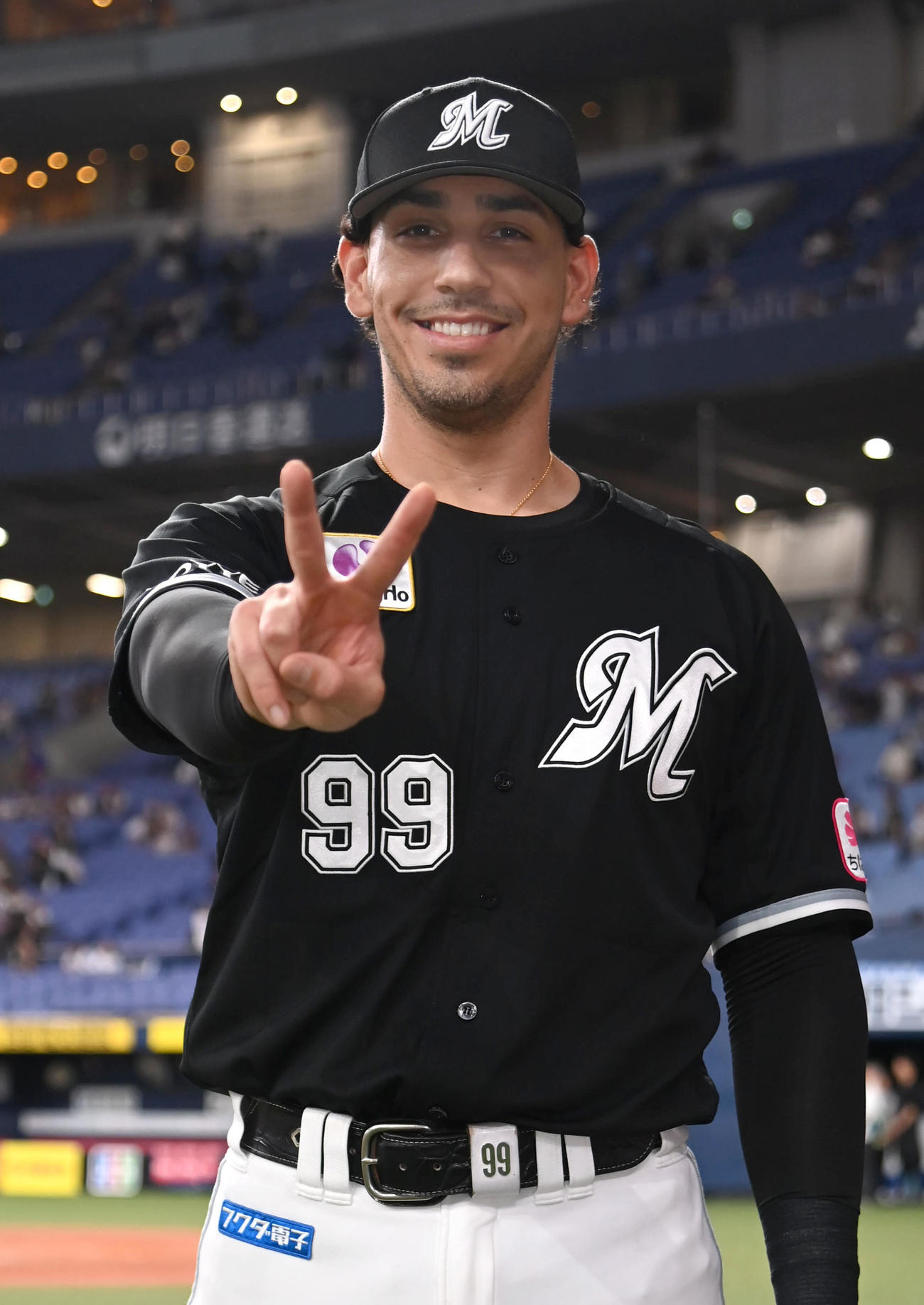 オリックス対ロッテ　ヒーローのソト（撮影・石井愛子）