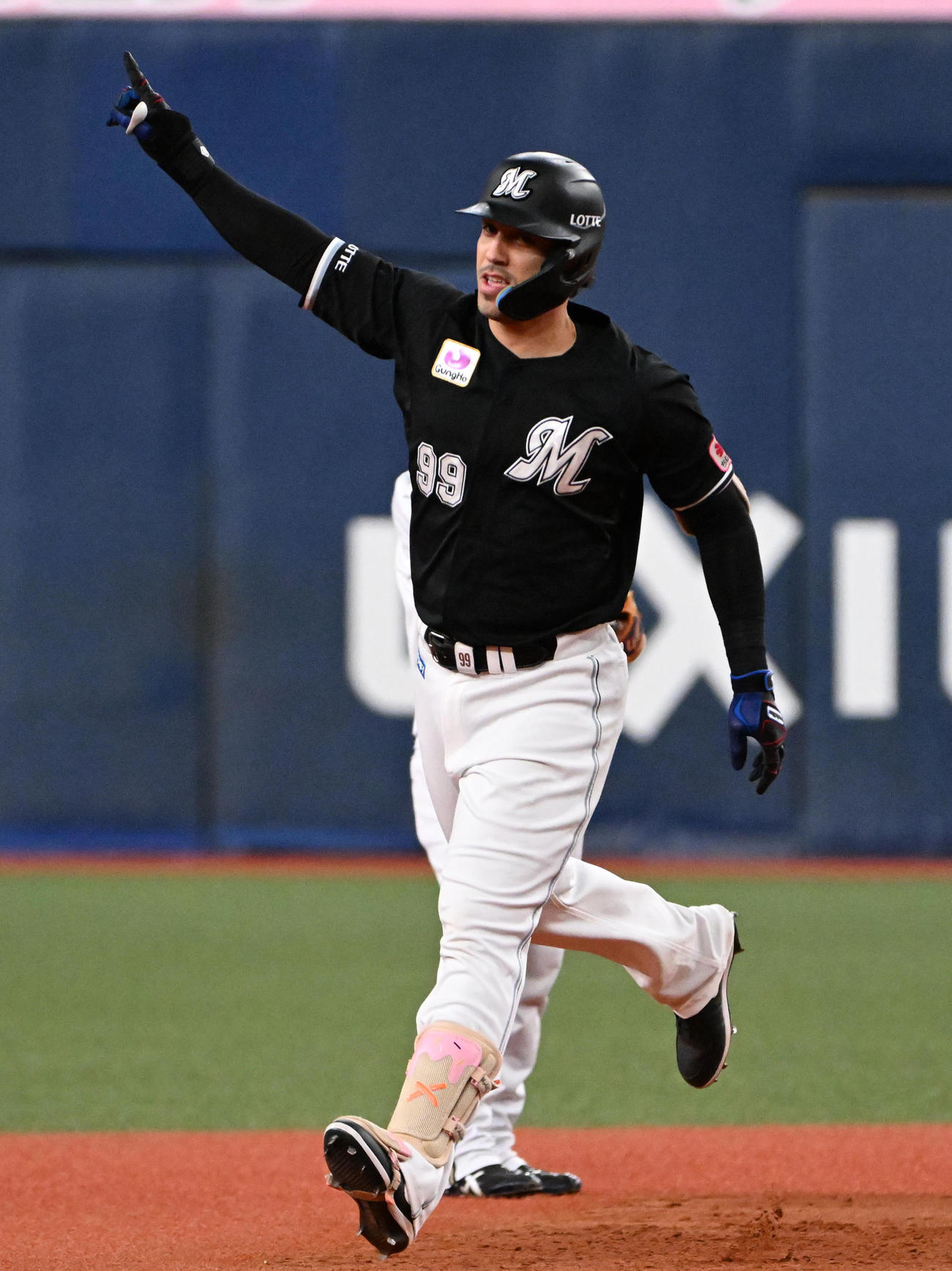 オリックス対ロッテ　5回表ロッテ無死、ソトは中越え本塁打を放つ（撮影・石井愛子）