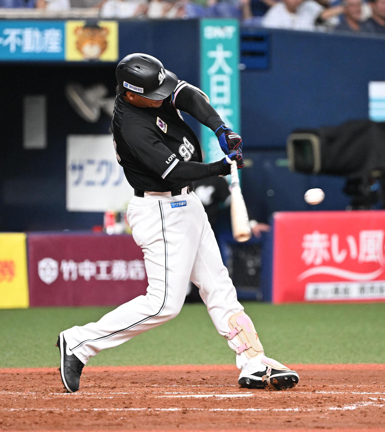 オリックス対ロッテ　4回表ロッテ無死、左中間にソロ本塁打を放つソト（撮影・和賀正仁）