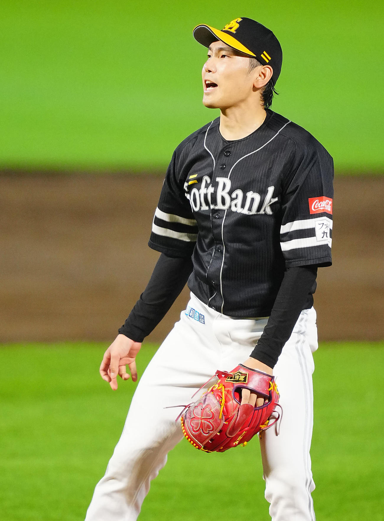 楽天対ソフトバンク　5回裏楽天2死一塁、小郷の遊ゴロで声をあげる石川（撮影・垰建太）