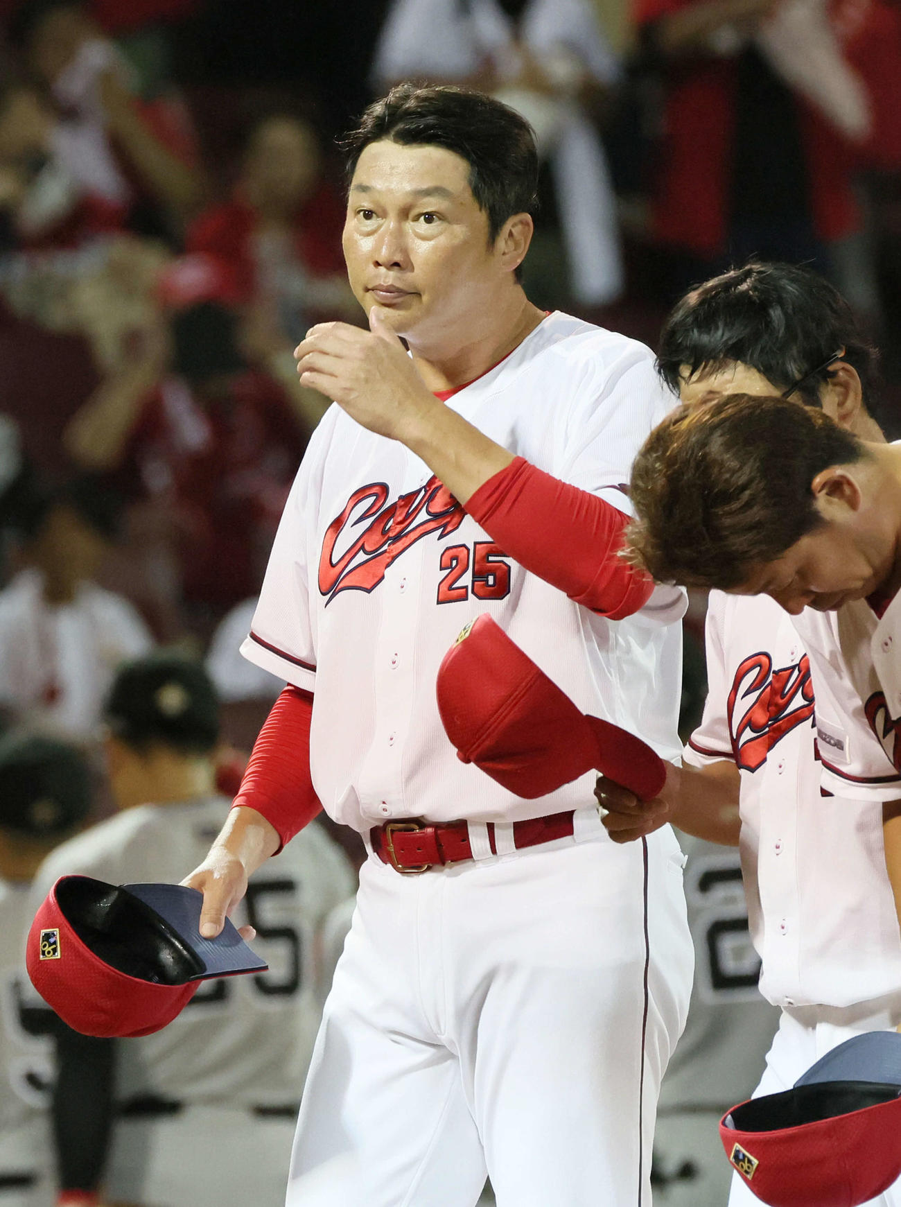 広島対巨人　巨人に敗れた新井監督（撮影・加藤孝規）