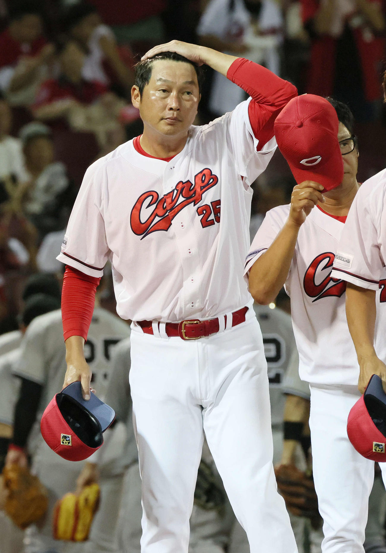 広島対巨人　巨人に敗れた新井監督（撮影・加藤孝規）