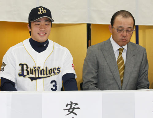 オリックスバファローズ監督時 岡田監督タペストリー 日本一記念 オリックスバファローズ監督時 岡田監督タペストリー 日本一記念