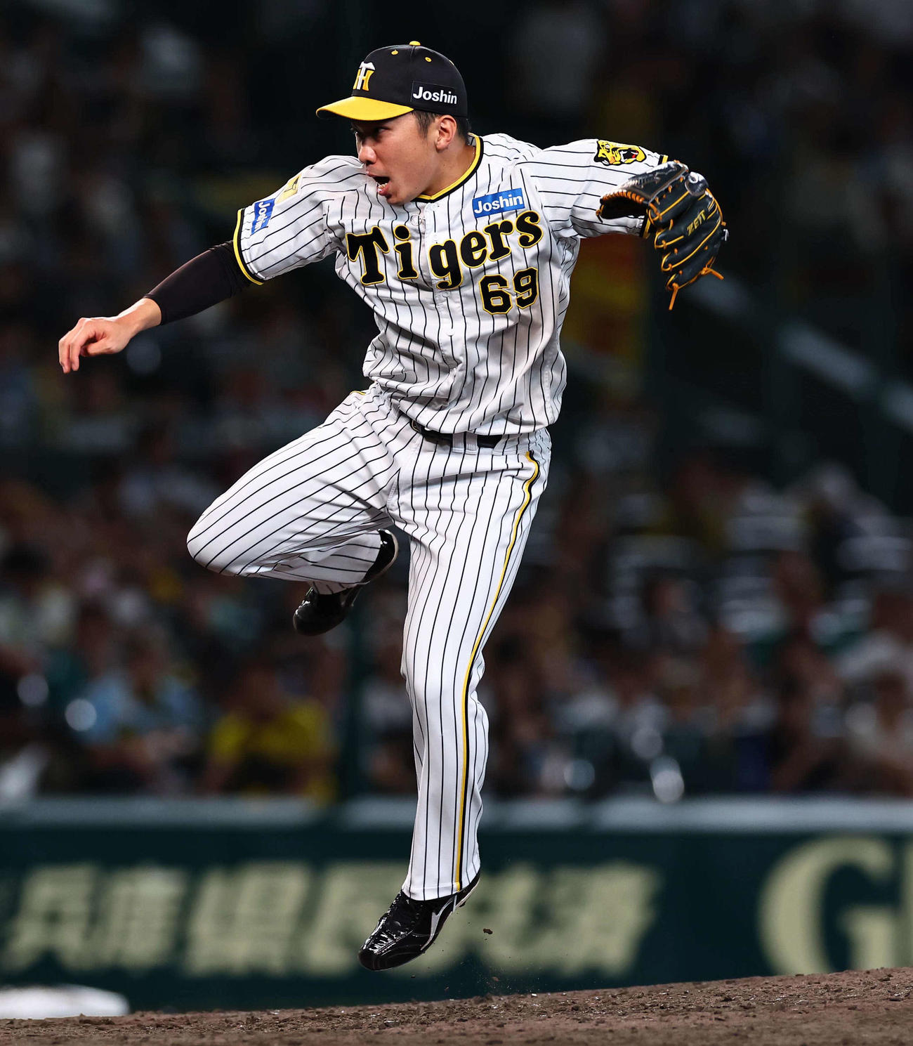 阪神対DeNA　阪神3番手の石井（撮影・上田博志）