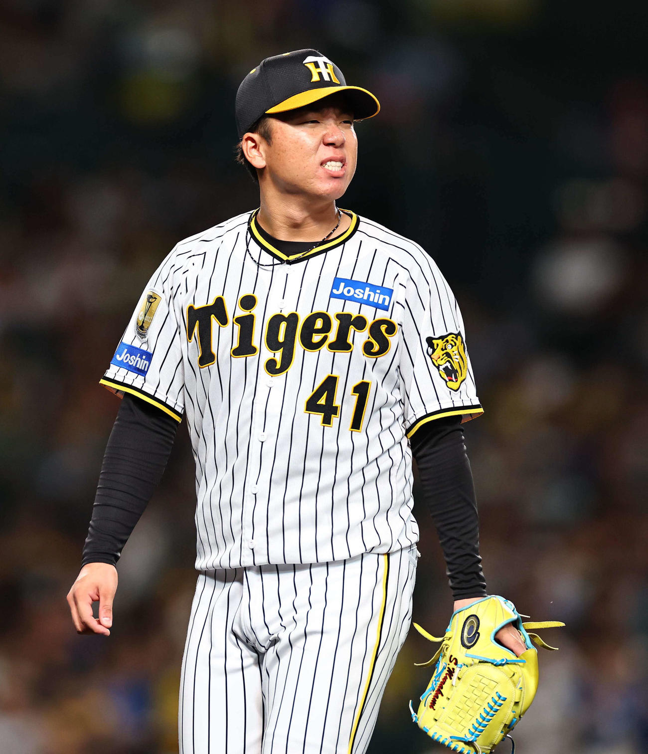 阪神対DeNA 3回、勝ち越しを許した村上は悔しそうな表情を見せる（撮影・上田博志）