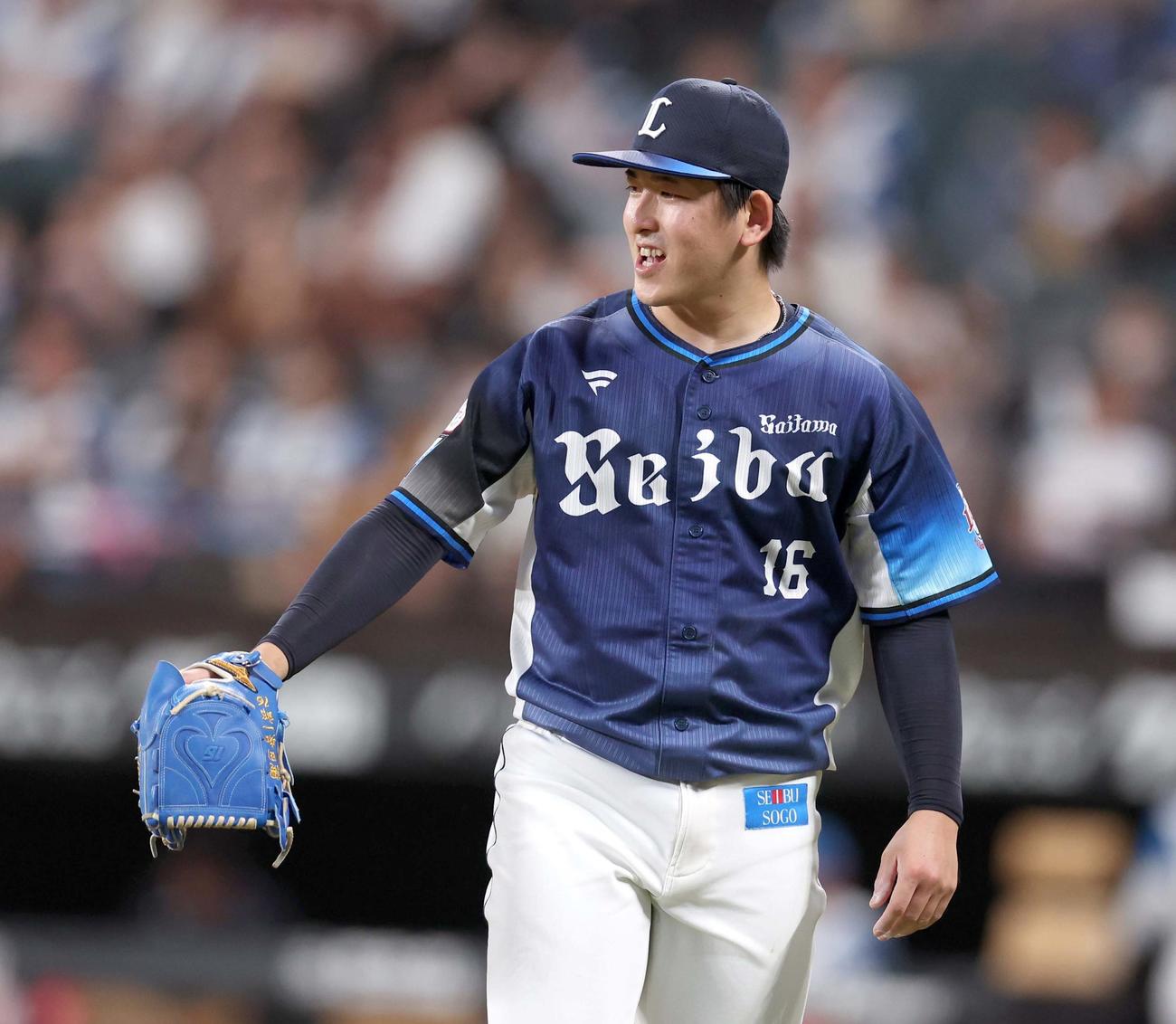 日本ハム対西武　9回裏、無失点に抑え笑顔で引き揚げる隅田（撮影・黒川智章）