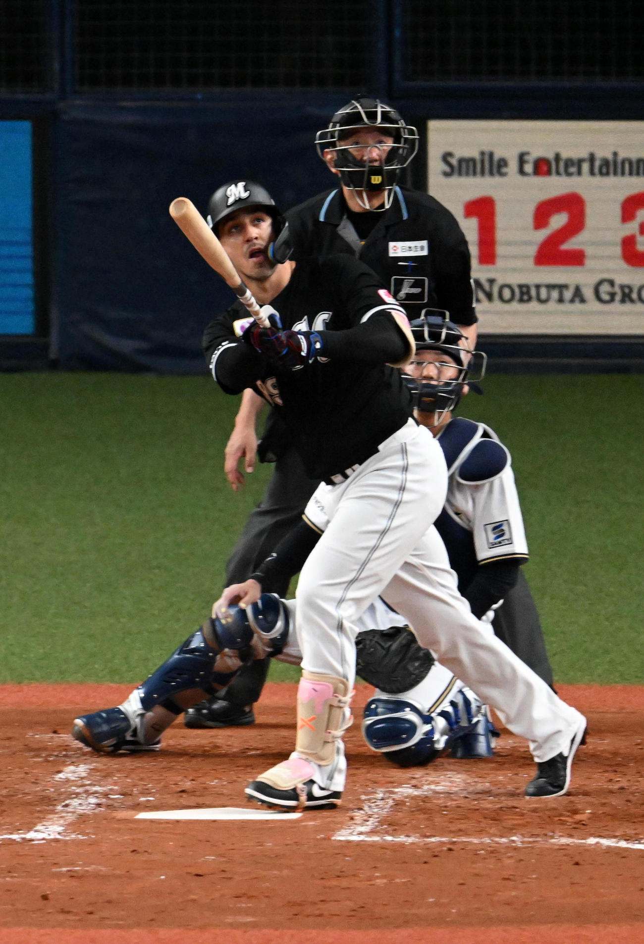 オリックス対ロッテ　3回表ロッテ1死二、三塁、ソトは左中間に3点本塁打を放つ（撮影・前岡正明）