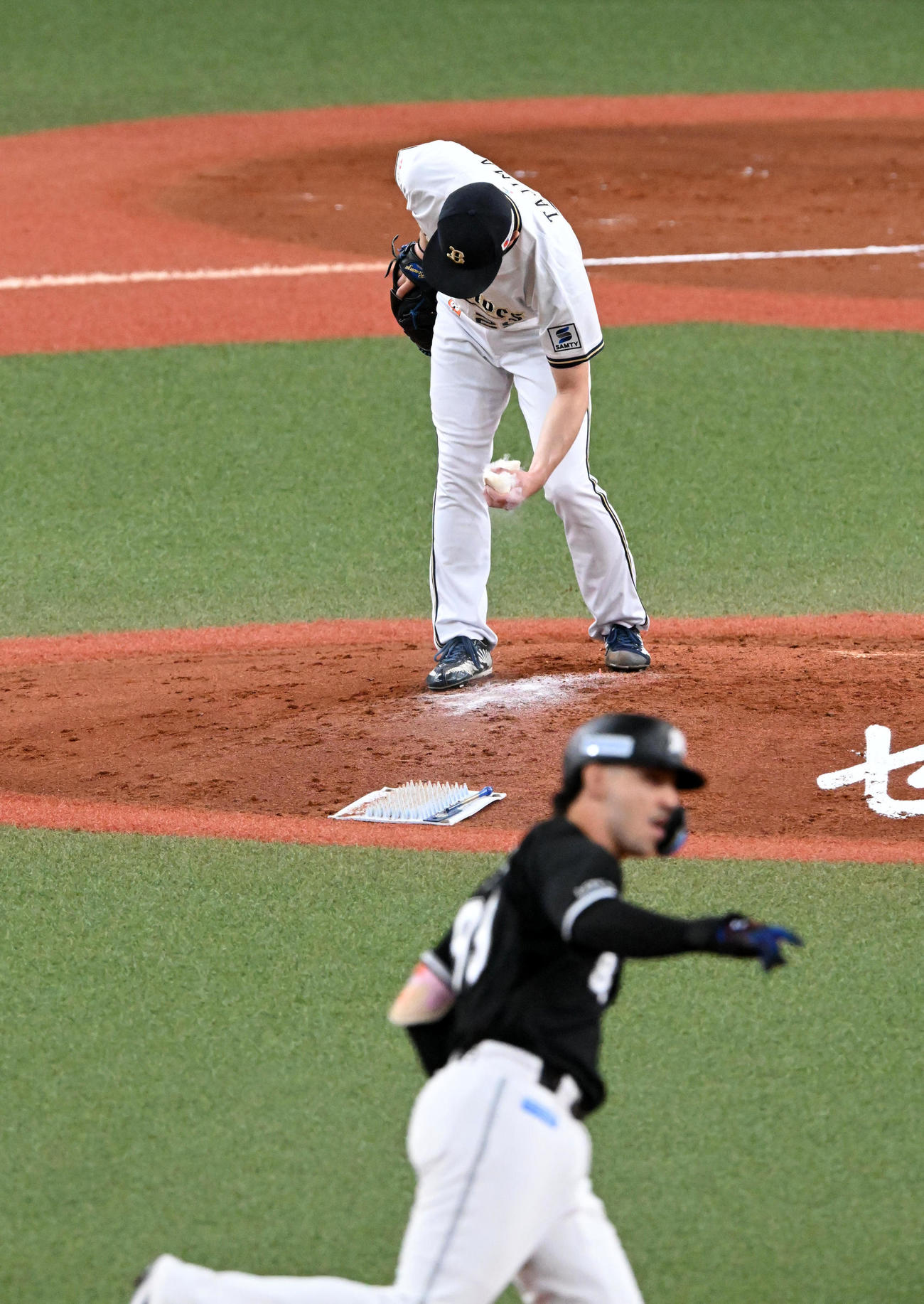 オリックス対ロッテ　3回表ロッテ1死二、三塁、ソトに左中間へ3点本塁打を打たれがっくりする田嶋（撮影・前岡正明）