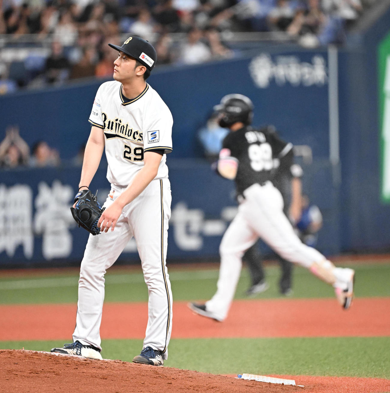 オリックス対ロッテ　3回表ロッテ2死一、二塁、ソトに3点本塁打を浴びた田嶋（撮影・和賀正仁）