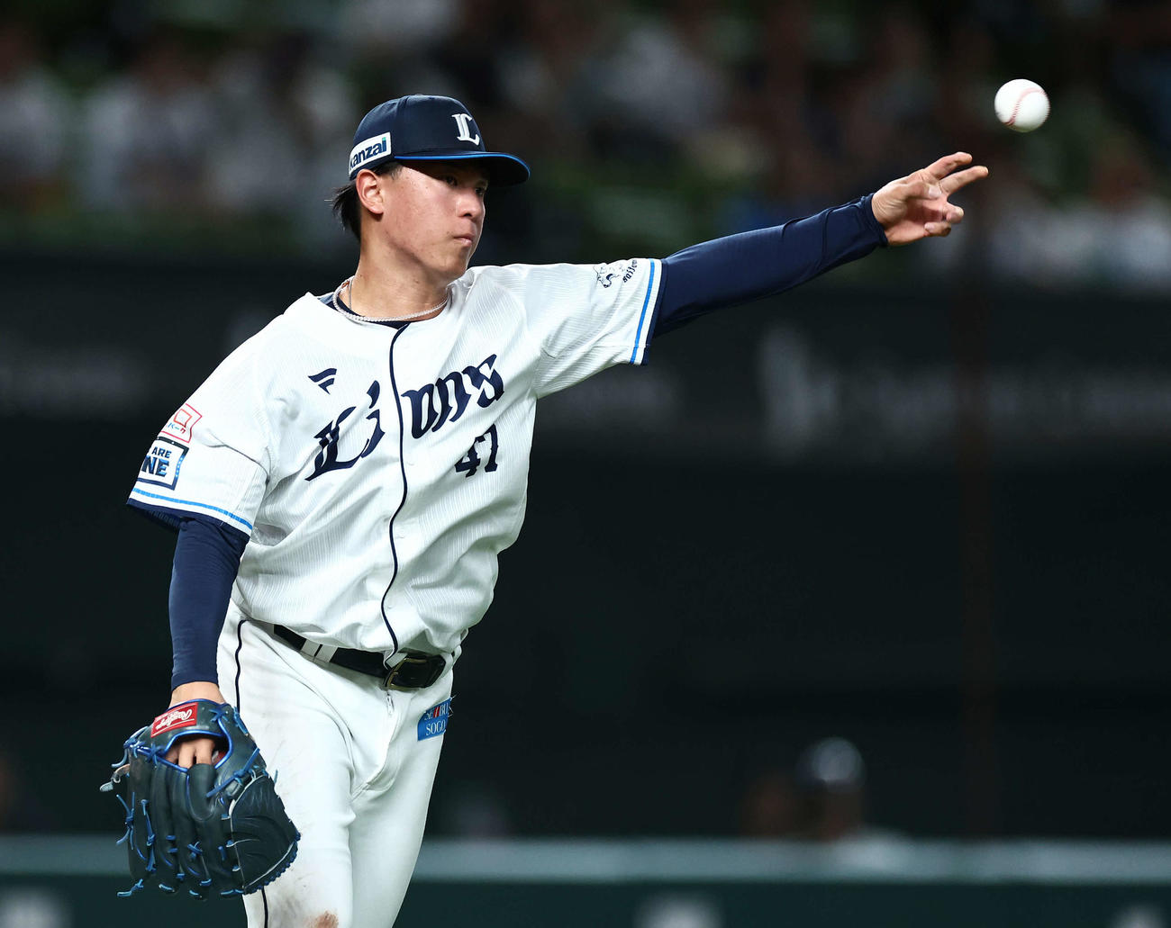 西武対楽天　4回表楽天無死一、二塁、伊藤の送りバントを一塁に送球する杉山（撮影・河田真司）