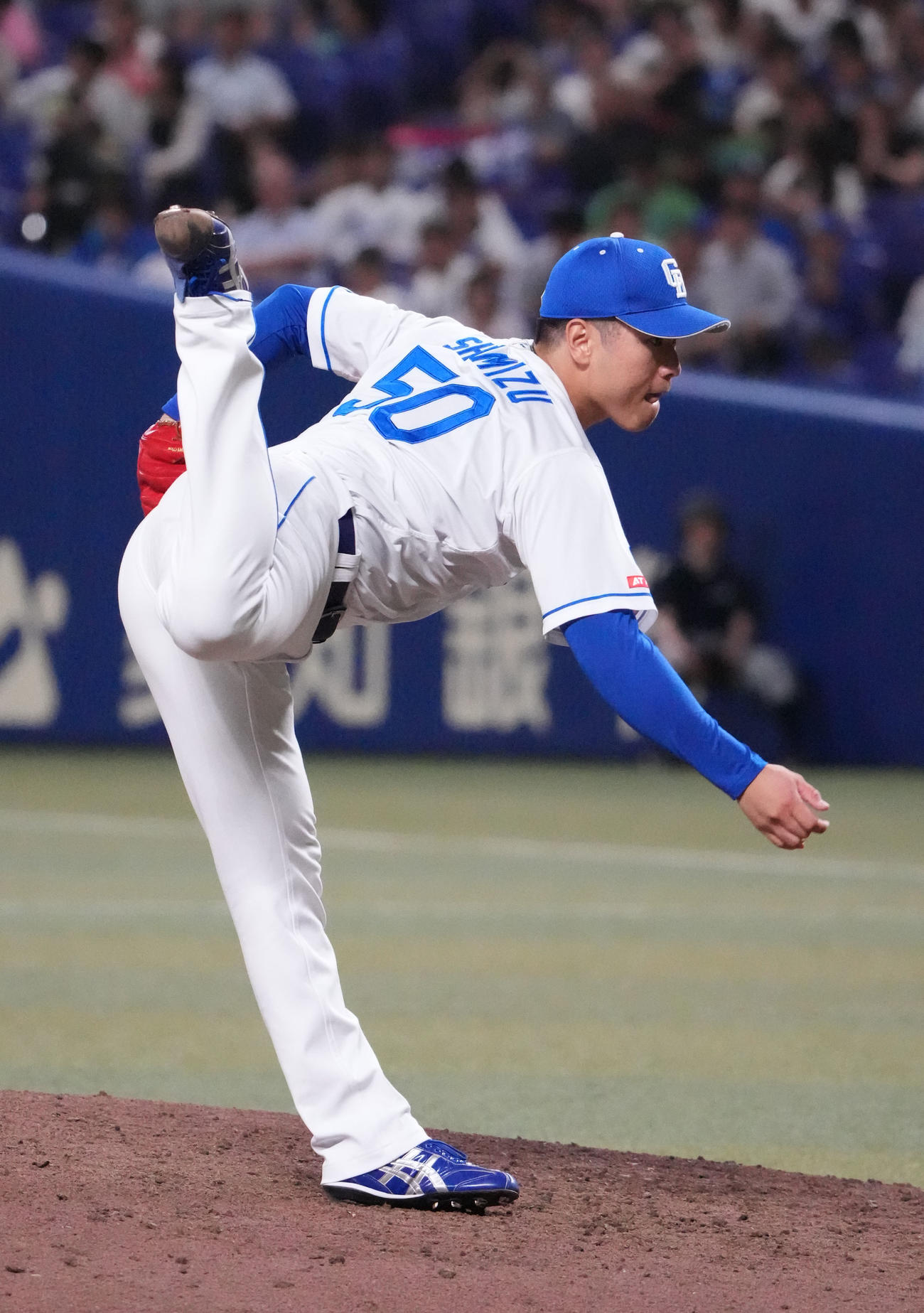 中日対ヤクルト　7回表、中日4番手で登板する清水（撮影・森本幸一）
