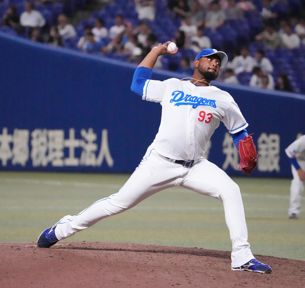 中日対ヤクルト　9回表、中日6番手で登板するフェリス（撮影・森本幸一）