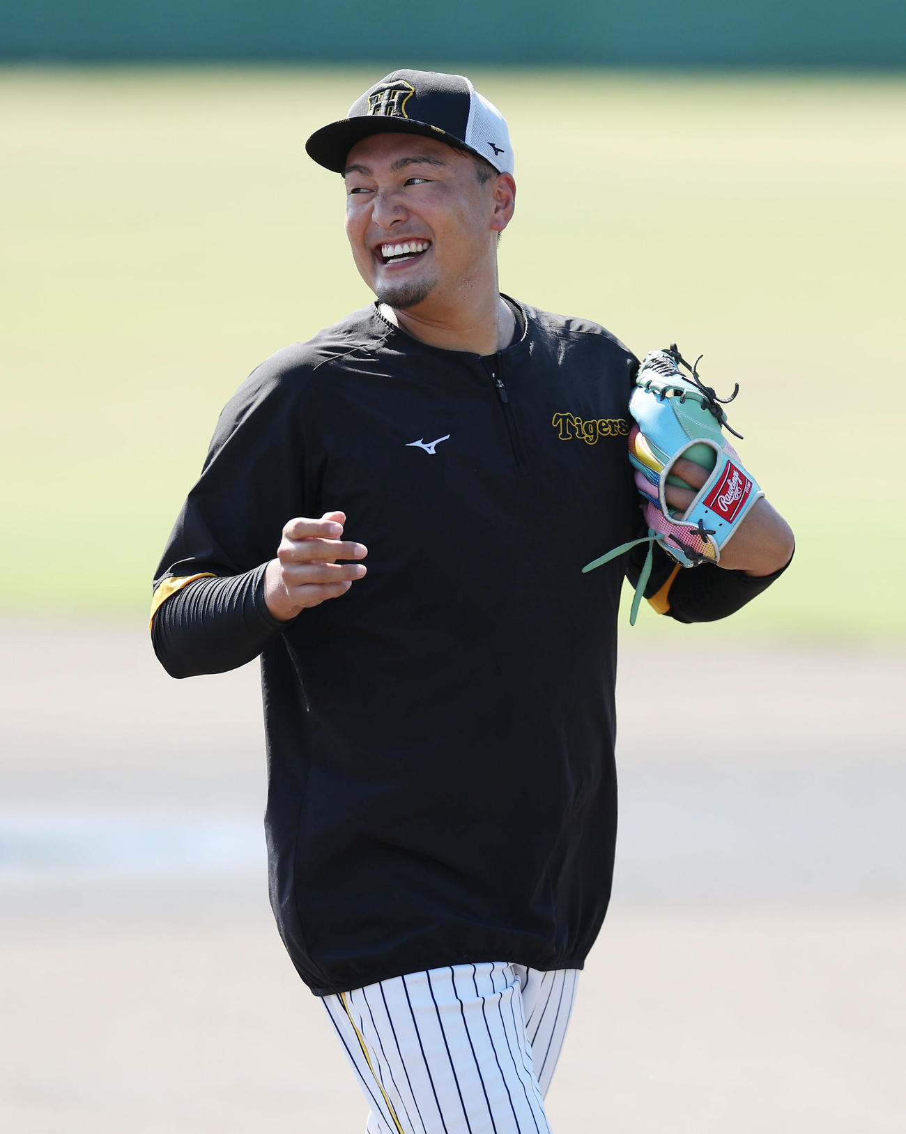 笑顔を見せながら練習に臨む阪神秋山（撮影・前田充）