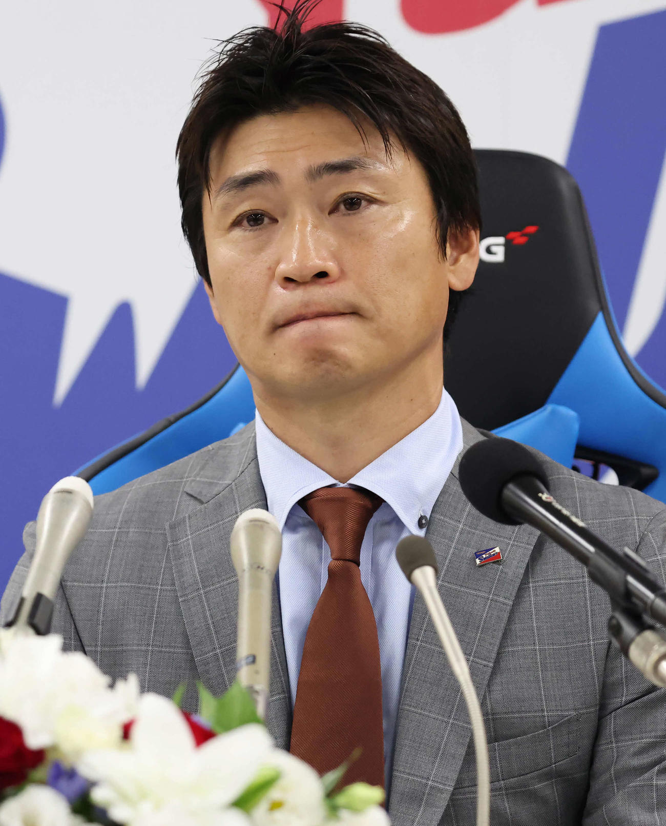 引退会見に臨むヤクルト青木（撮影・丹羽敏通）