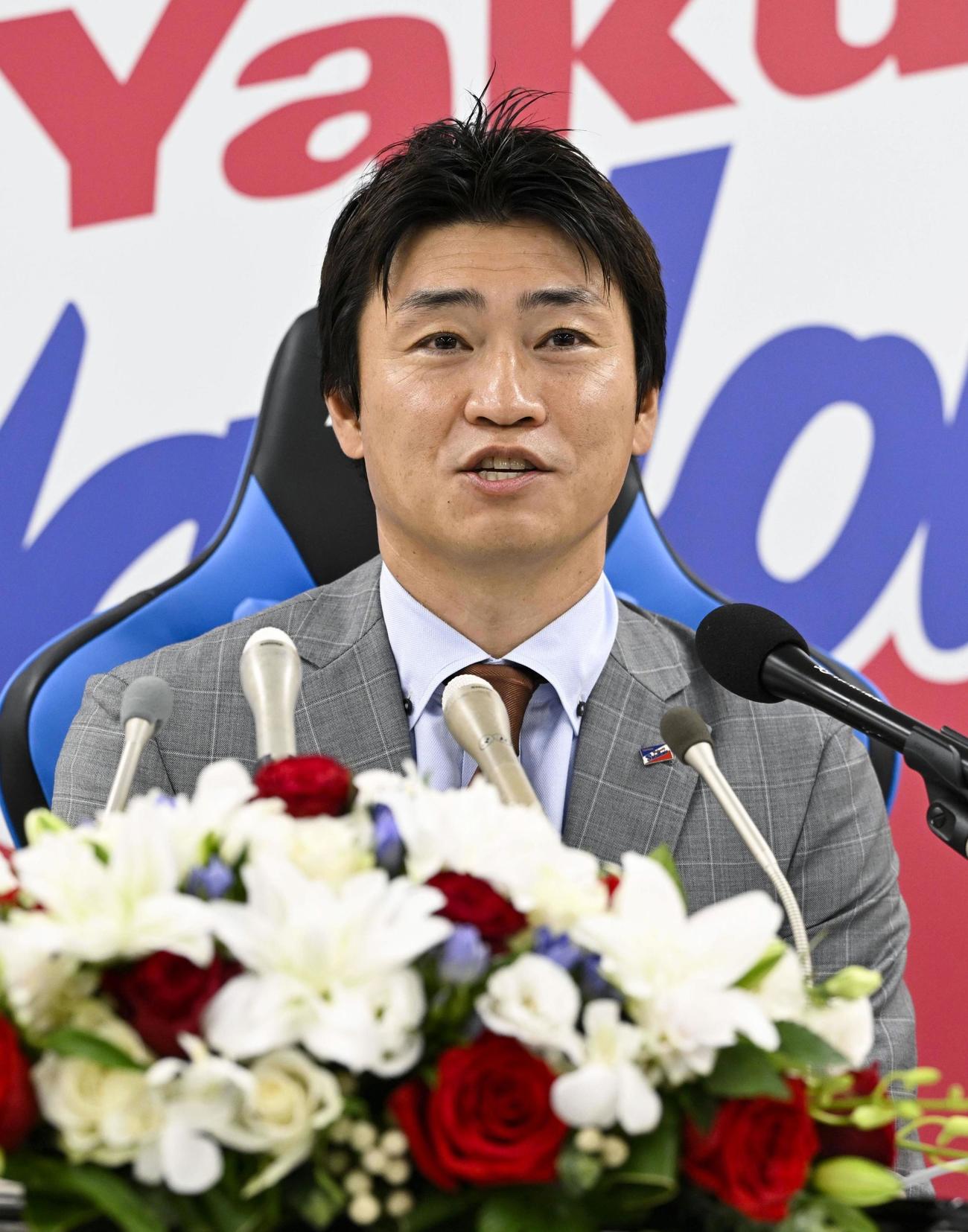 現役引退の記者会見をするプロ野球ヤクルトの青木宣親外野手＝13日、東京都内の球団事務所（共同）