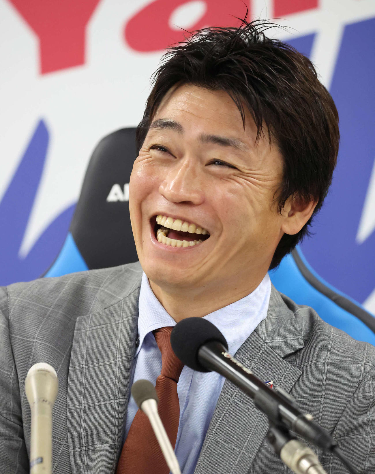 引退会見に臨むヤクルト青木（撮影・丹羽敏通）