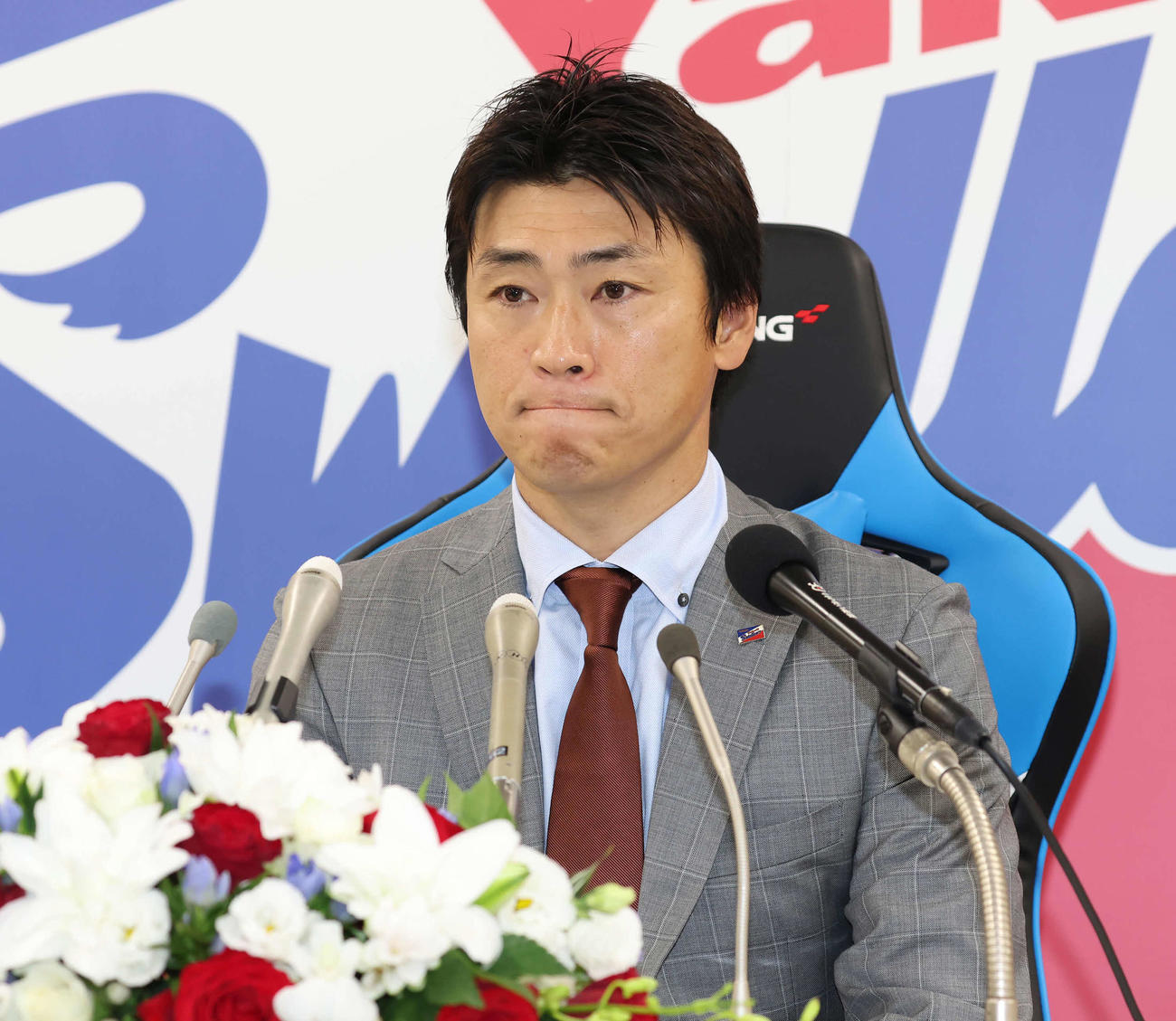 引退会見に臨むヤクルト青木（撮影・丹羽敏通）
