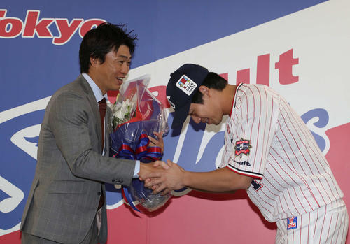ヤクルト】青木宣親、引退会見で後輩の号泣にもらい泣き 山田哲人と