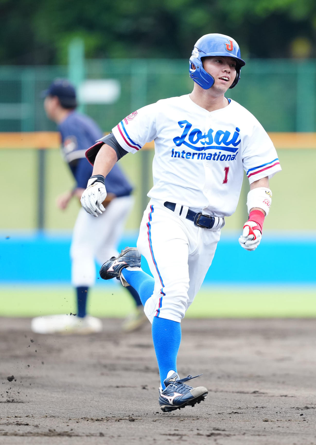菱田万尋