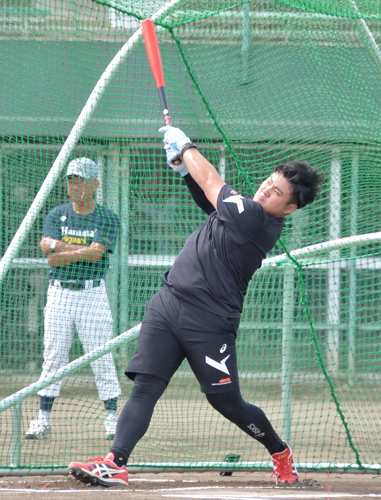 9日、木製バットで快音を響かせる佐々木（撮影・浜本神威）