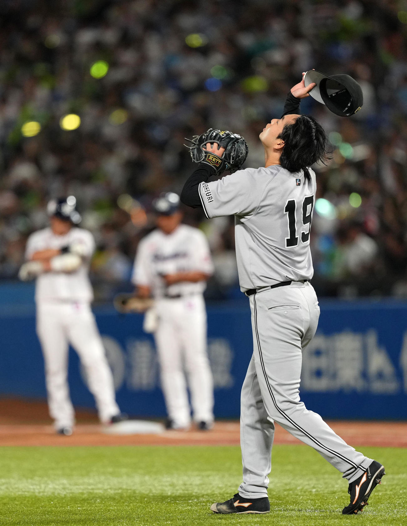 ヤクルト対巨人　3回裏ヤクルト2死二塁、山田に左前適時打を浴びる山崎伊（撮影・横山健太）