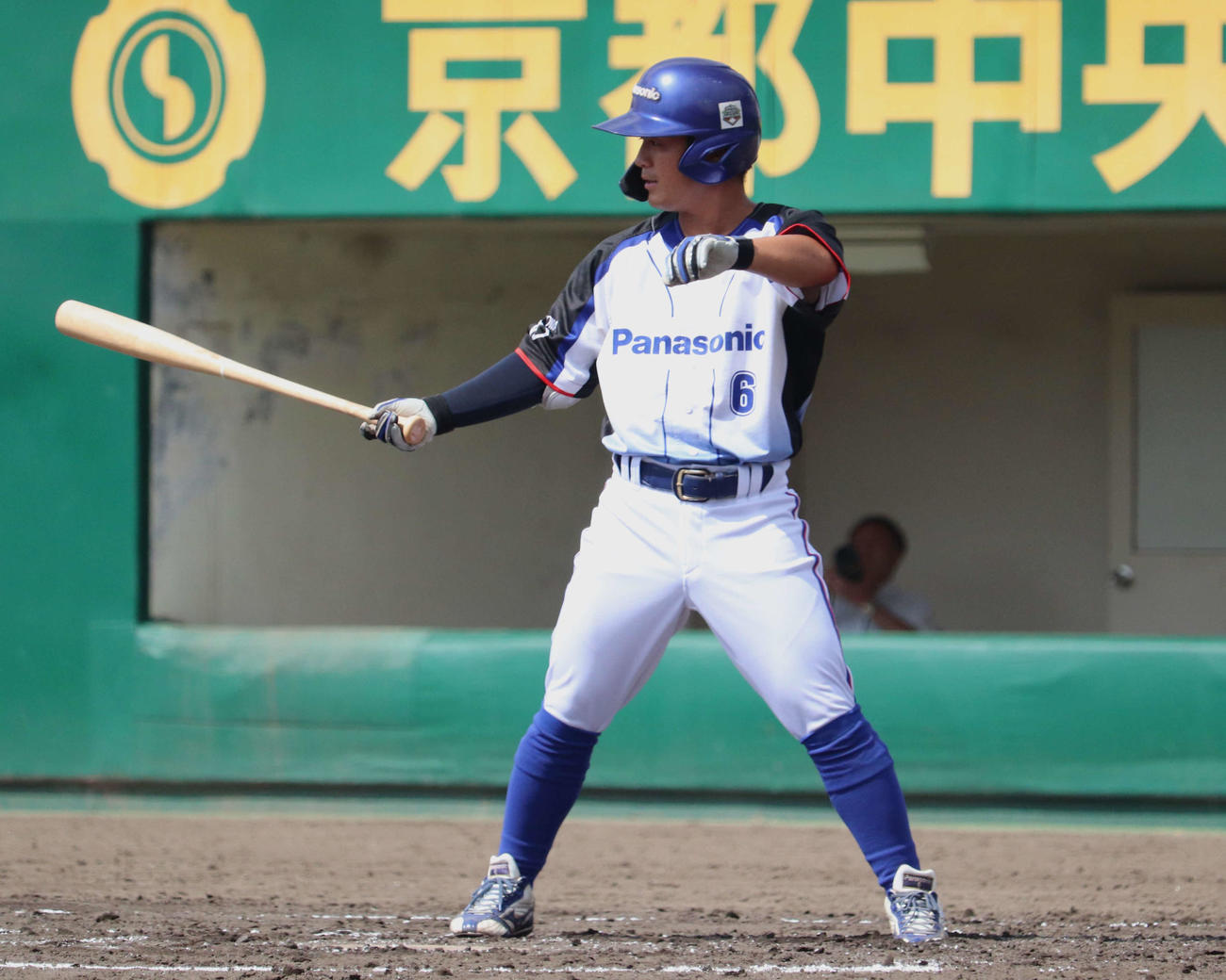 ニチダイとの敗者復活戦3回戦　社会人野球からはフットガードなしで打席に入る、パナソニックの新人・坂下（撮影・中島麗）