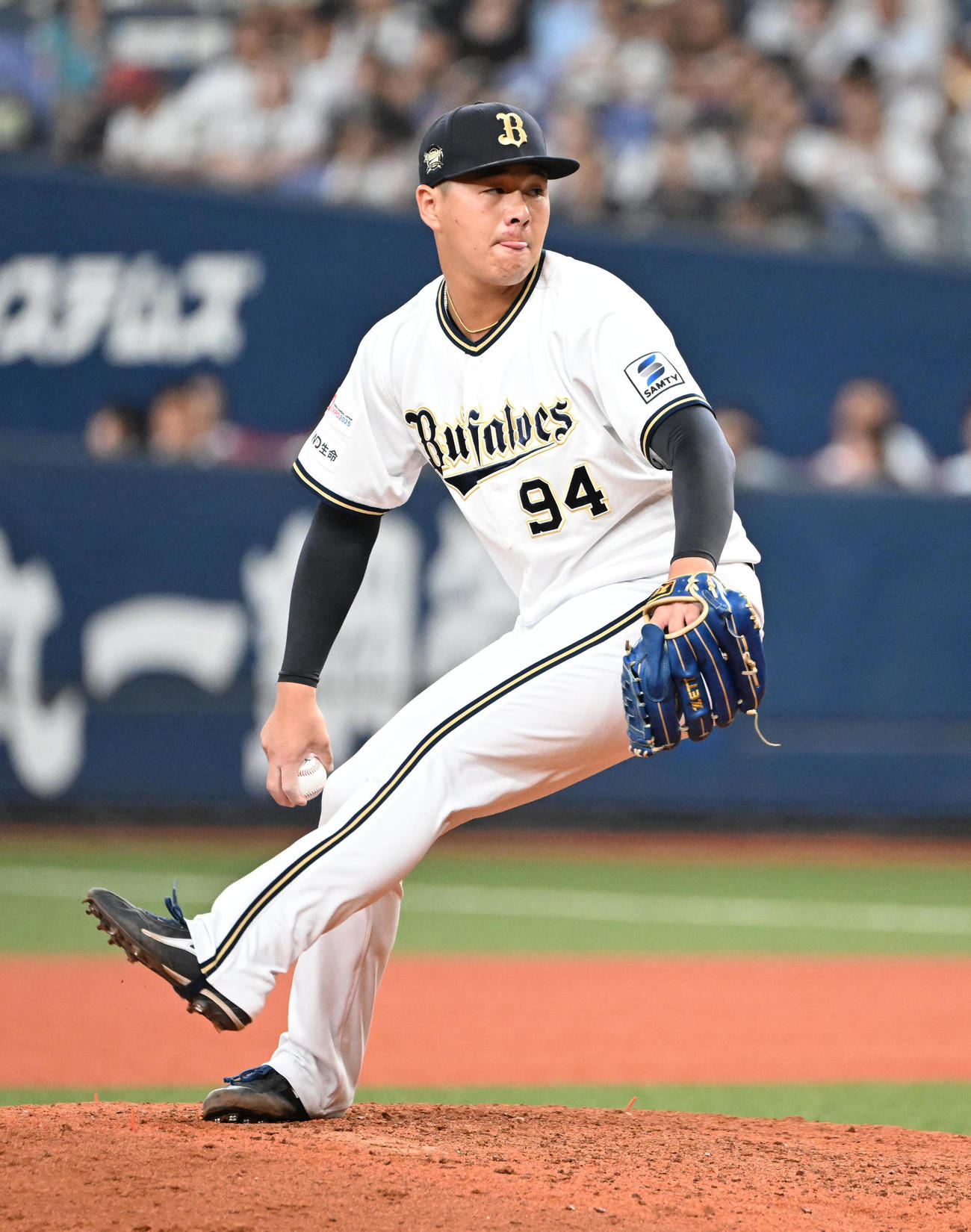 オリックス対ソフトバンク　8回表途中から登板するオリックス川瀬（撮影・和賀正仁）