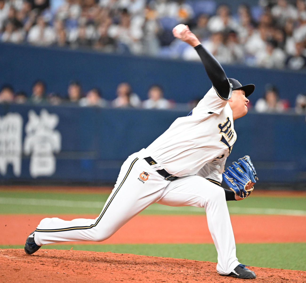 オリックス対ソフトバンク　8回表途中から登板するオリックス川瀬（撮影・和賀正仁）