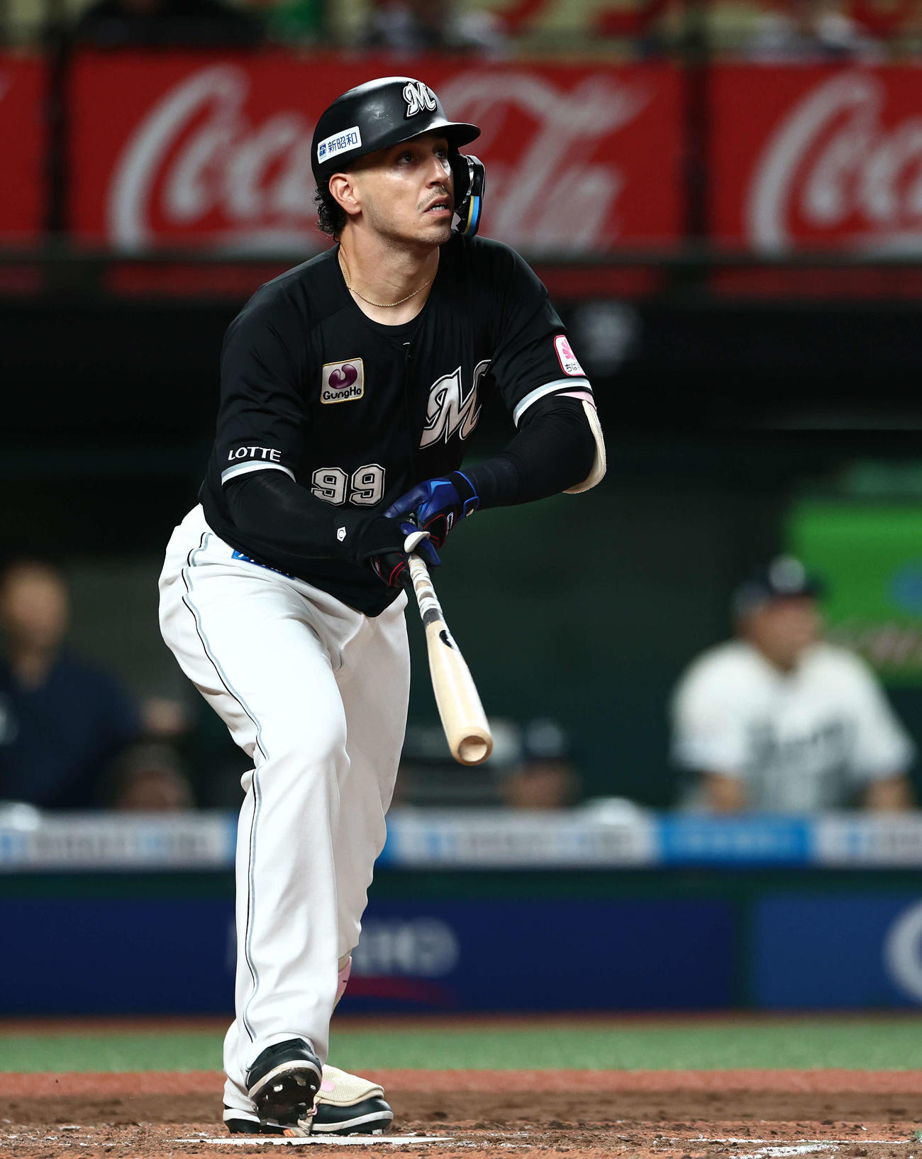 西武対ロッテ　3回表ロッテ2死二塁、右越え2点本塁打を放つソト（撮影・河田真司）